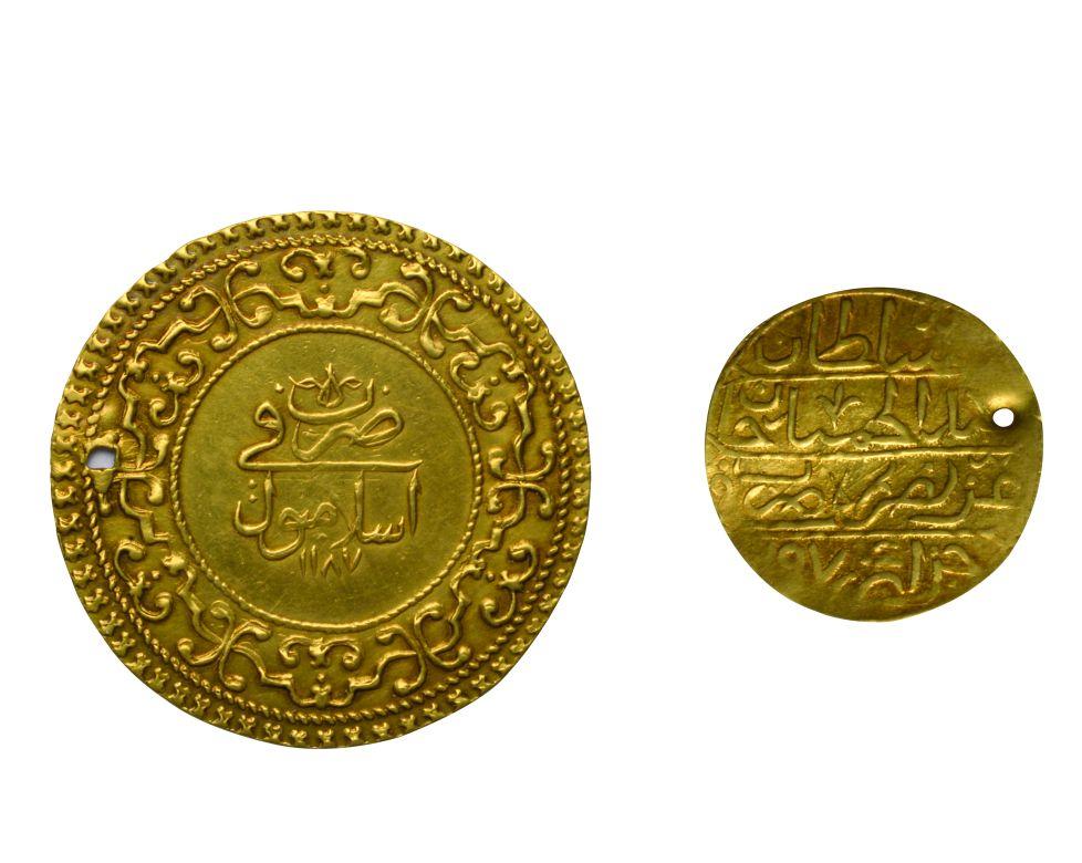 9- Gold coins minted at Imperial Mint during the period of Sultan Abdülhamid I with the inscription “minted in ‘Islambol’” (Istanbul Archeology Museum, Coins Section)