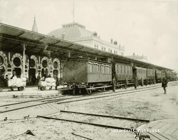 13- Mail transportation by train (Istanbul PTT Museum)