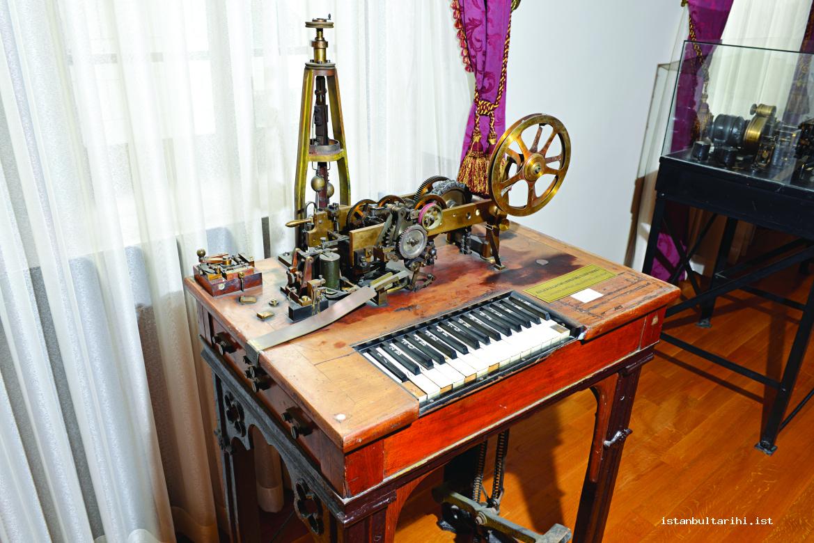 20- Telegraph machine (Istanbul PTT Museum)