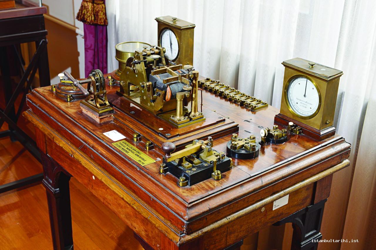 22- Telegraph machine that works with weight (Istanbul PTT Museum)