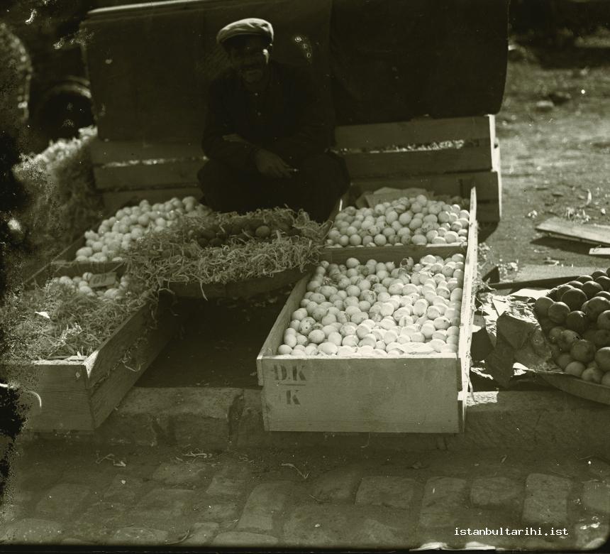 14- An egg vendor in Istanbul (IBB Kültür A.Ş.)
