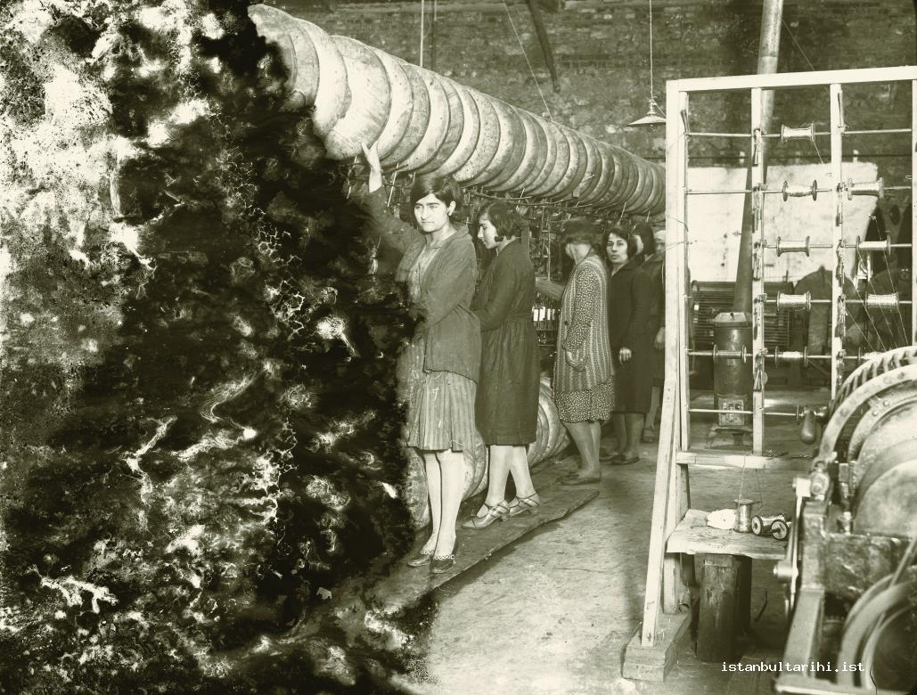 18- Women laborers working at the factories in Istanbul in the early years of the Republic (IBB Kültür A.Ş.)