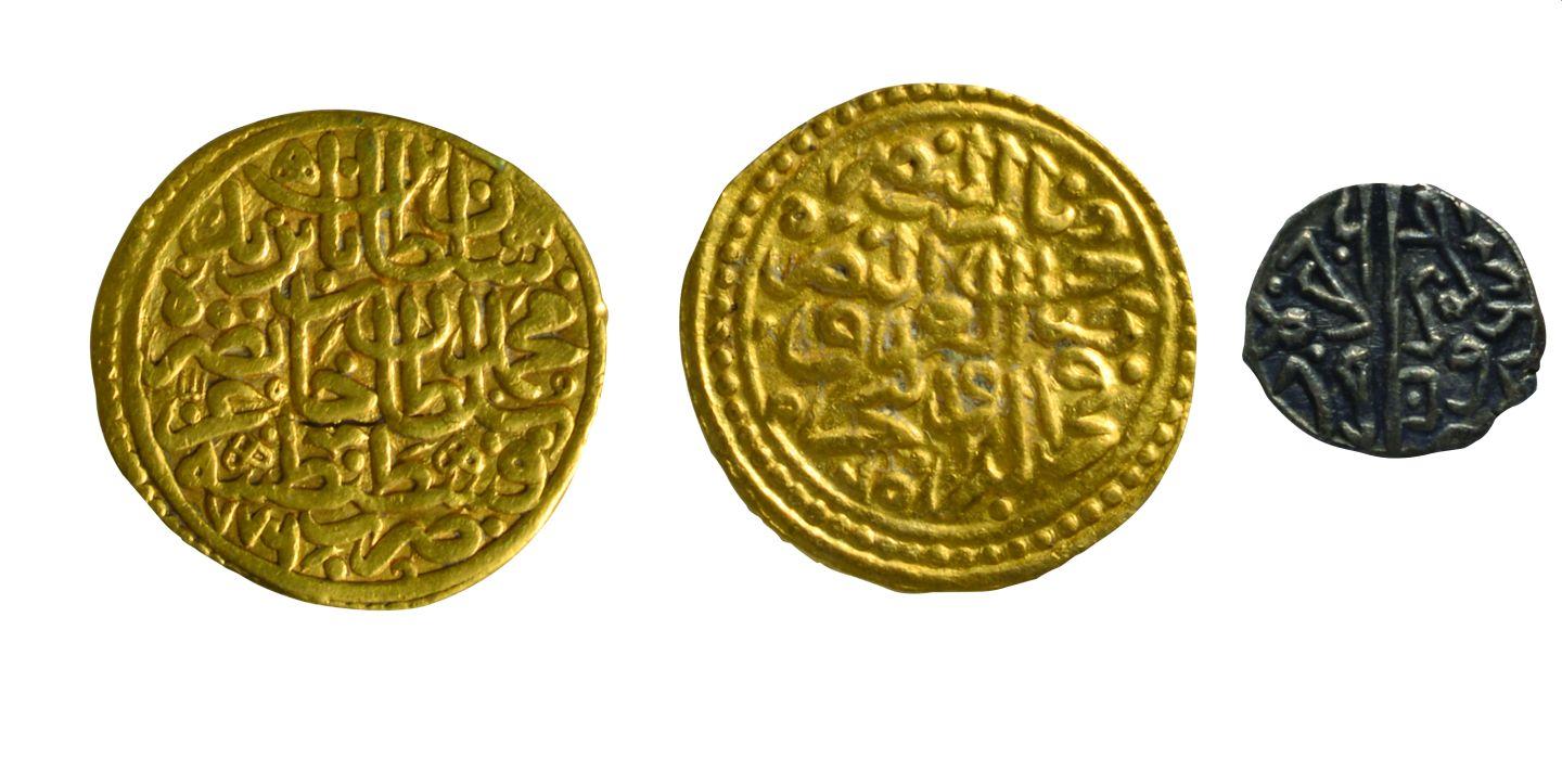 2- Coins minted in Istanbul during the period of Sultan Bayezid II (Istanbul Archeology Museum, Coins Section)