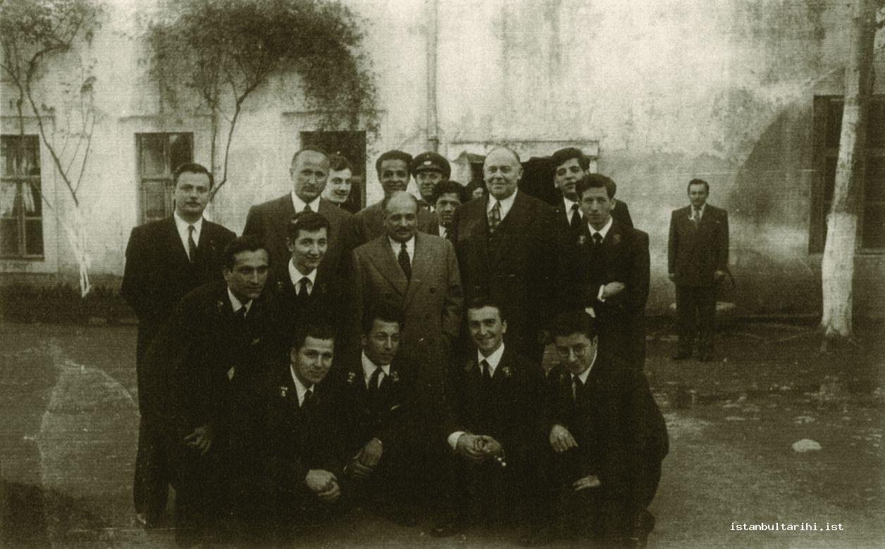11- Principal Eşraf Antikacı, harmonica conductor Asım Güzey and some students
    together with the governor and the mayor Fahrettin Kerim Gökay in the yard of
    Istanbul Municipality Conservatory, currently used as the building of Beşiktaş
    Governorship (From the archives of Gönül Paçacı)