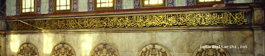 14- The <em>jali thuluth</em> belt in Nuretiye Mosque written by Mustafa Rakim