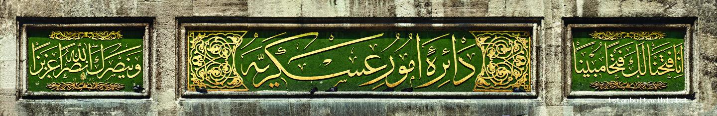 23- The <em>jali thuluth</em> inscription of Mehmed Şefik Bey on the central building of Istanbul University
