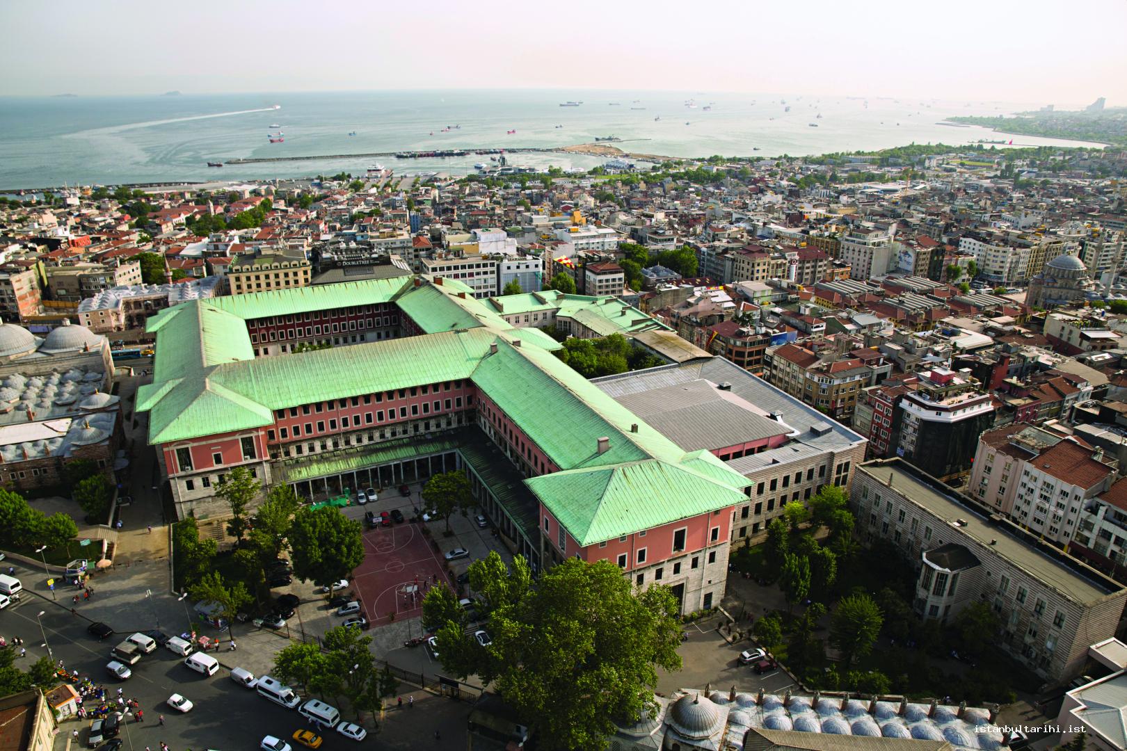 16- İstanbul Üniversitesi Fen ve Edebiyat Fakülteleri 