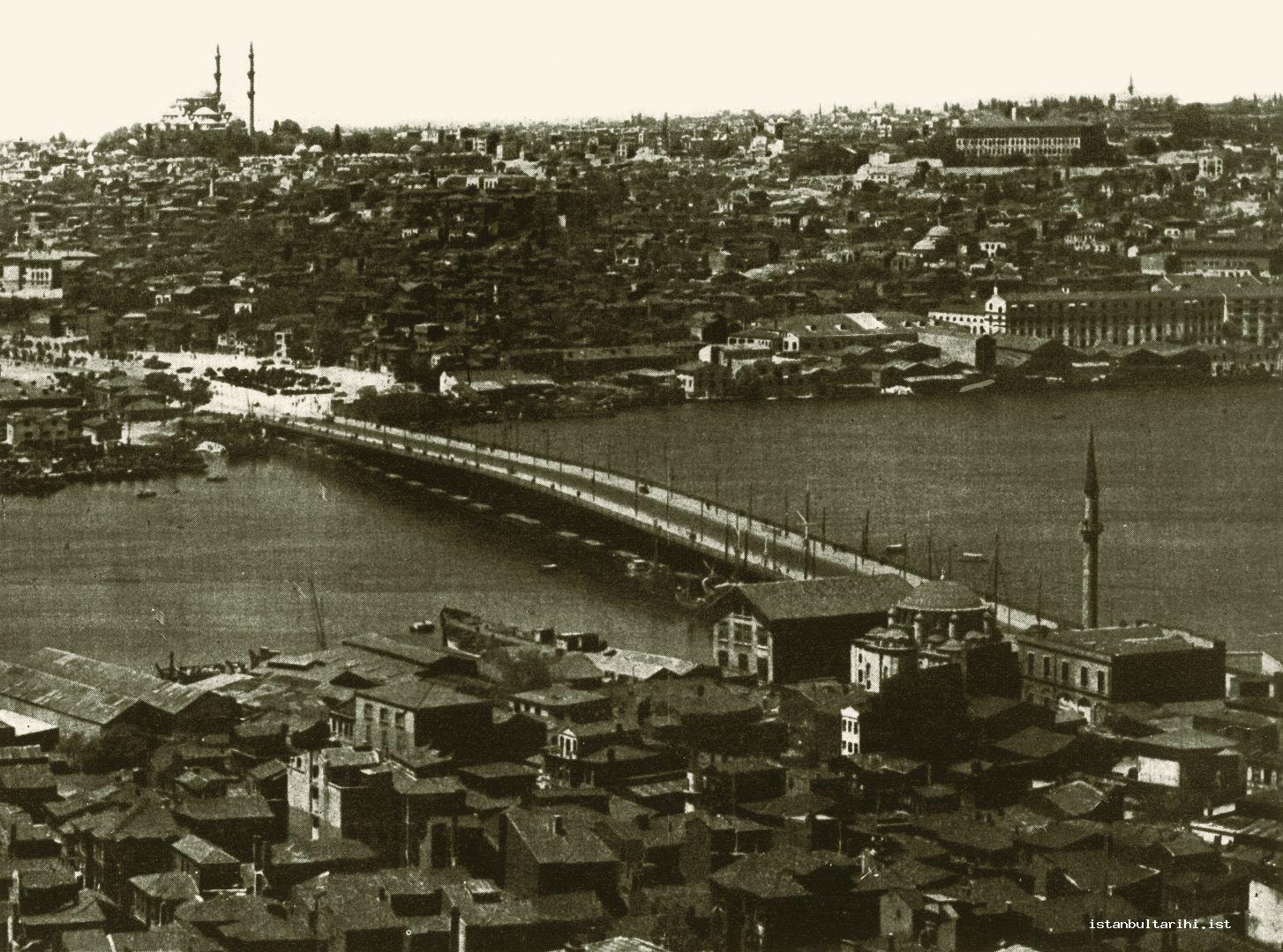 3- Haliç üzerine inşa edilen Unkapanı Köprüsü (<em>Cumhuriyet Devrinde İstanbul</em>)