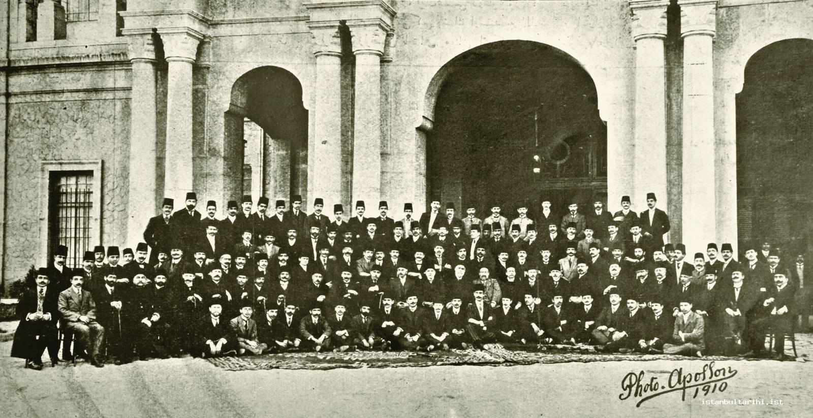 15- The 1910 graduates of Medical School (<em>Şehbal</em>)