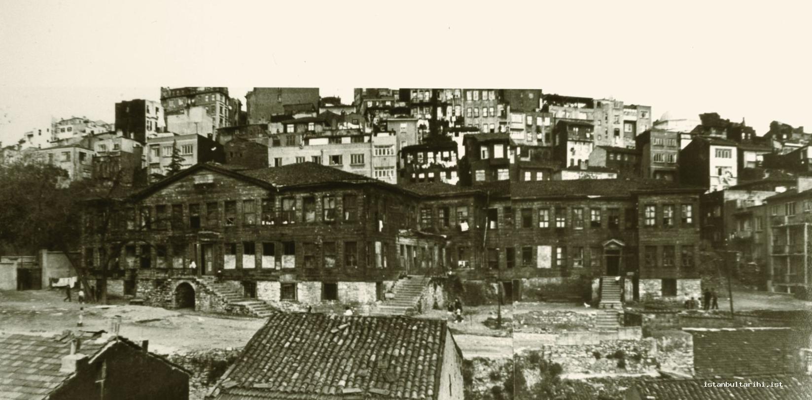 25- Kasımpaşa Mevlevîhanesi – genel görünüm (Bige Özkan, 1967)