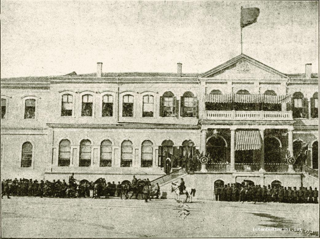 13-Sultan Mehmed V’s arrival to Military College to observe the examinations