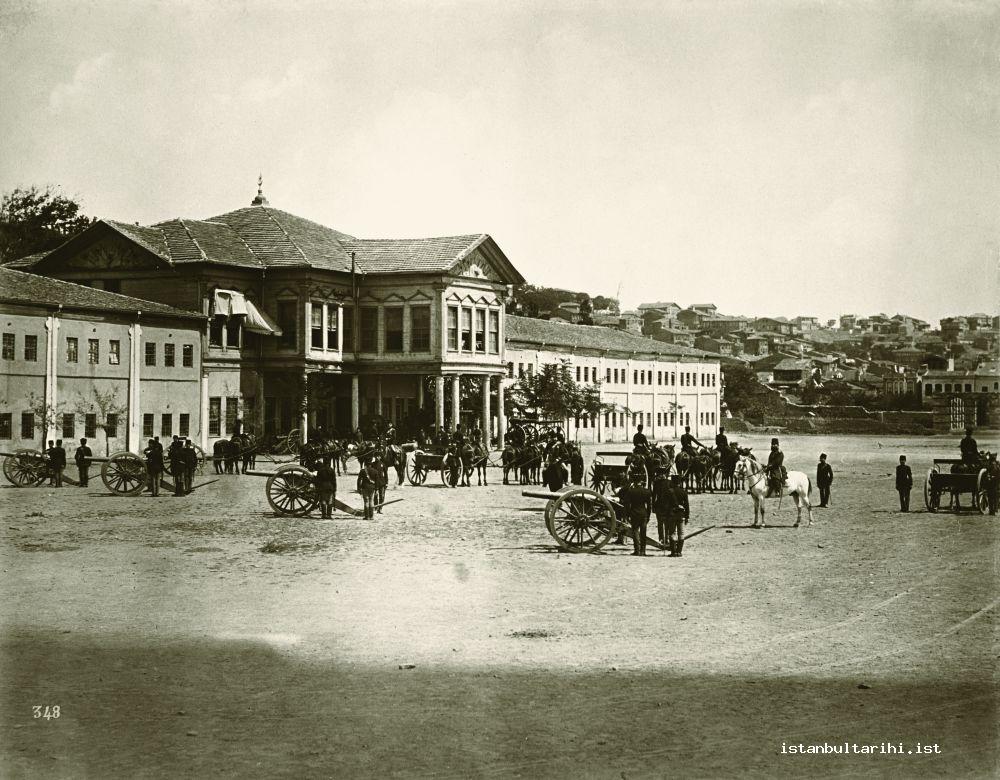 17- The class of artillery corps at Mühendishane-i Berr-i Hümayun (the School for Artillery Officers) (Yıldız Albums)    