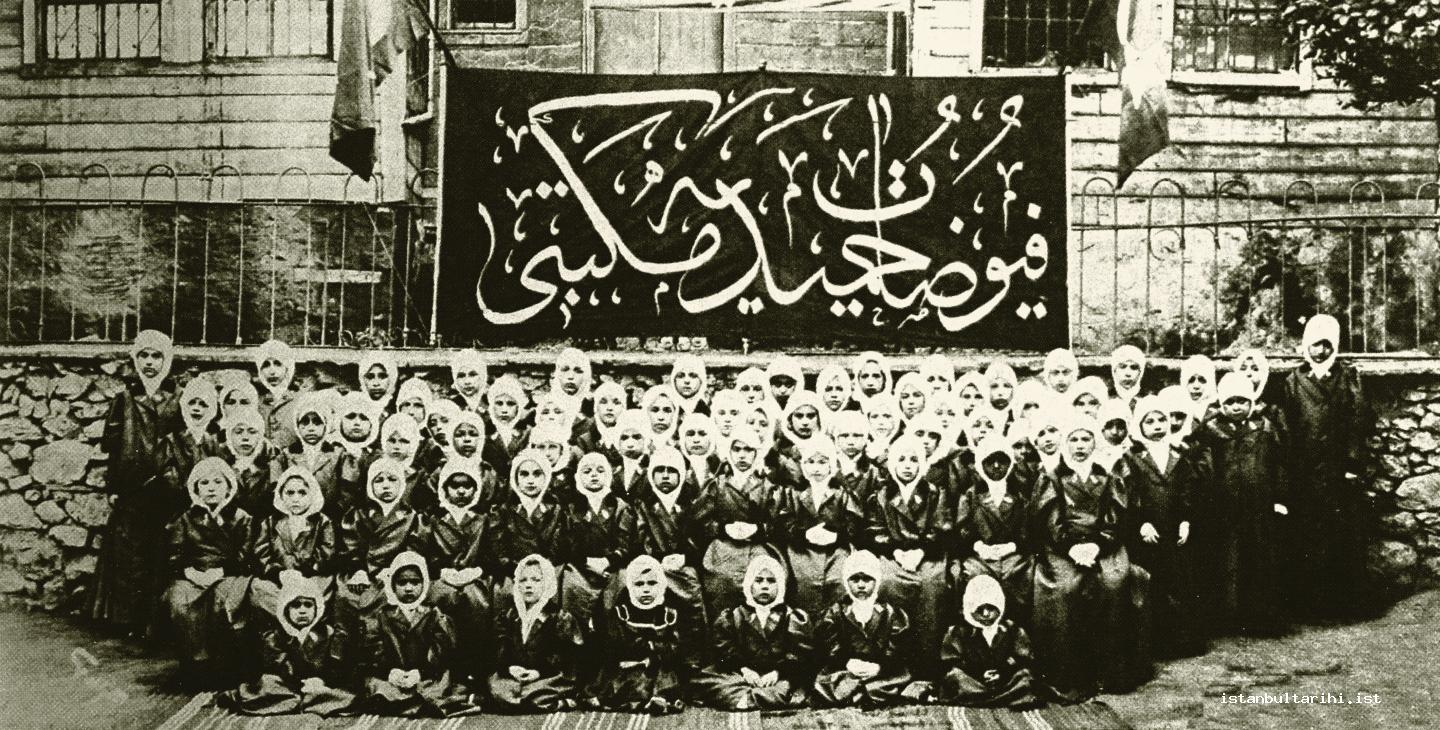 22- The students of Fuyuzat-ı Hamidiye School    