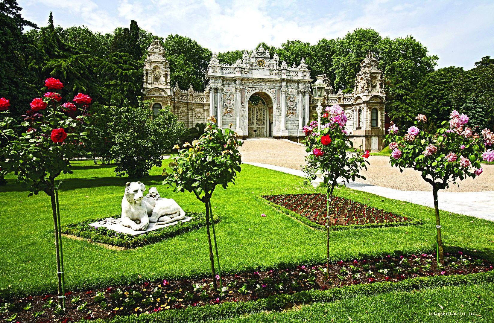 3- Sultanate gate of Dolmabahçe Palace (from the land side)    