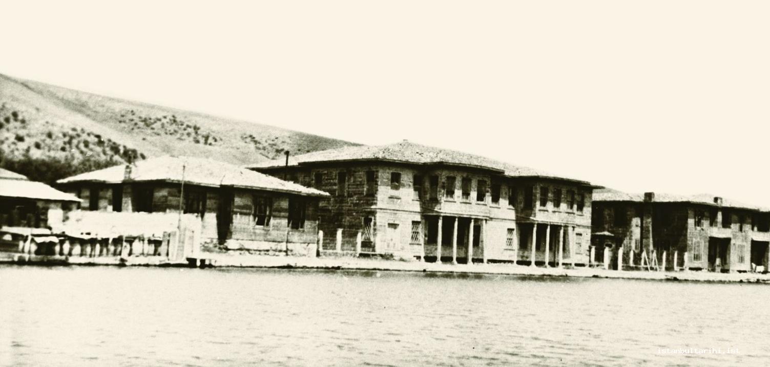 16- Bahariye Mawlawi Lodge, the general view of the Golden Horn (Istanbul Metropolitan Municipality, The archive of the city Council, 1933)    