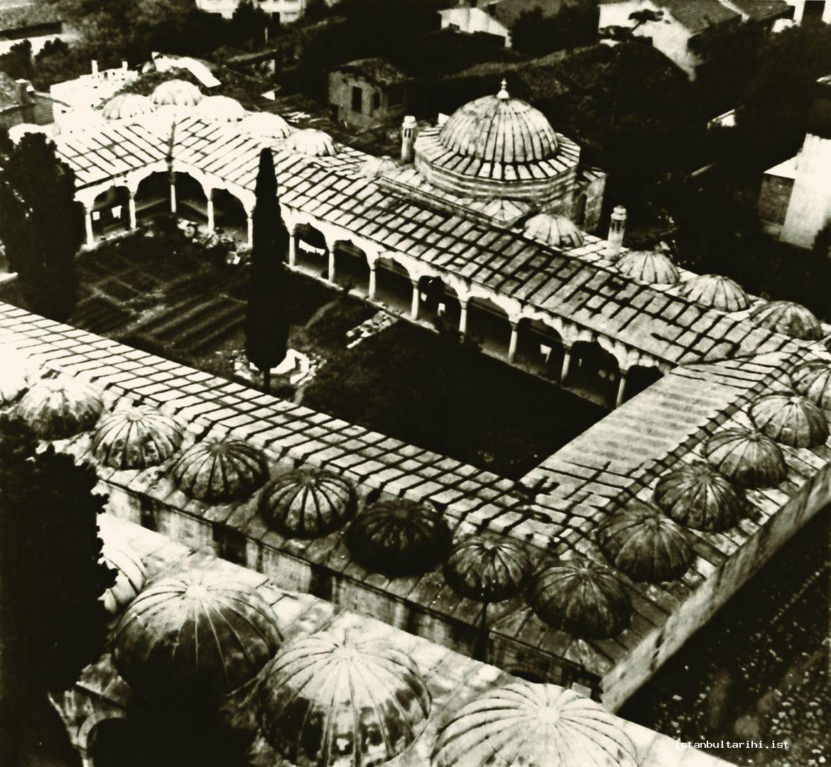 5- The general view of the Sufi lodge in Atik Valide Complex (Kulliya) (The archive of the Religious Foundations, 1970s)