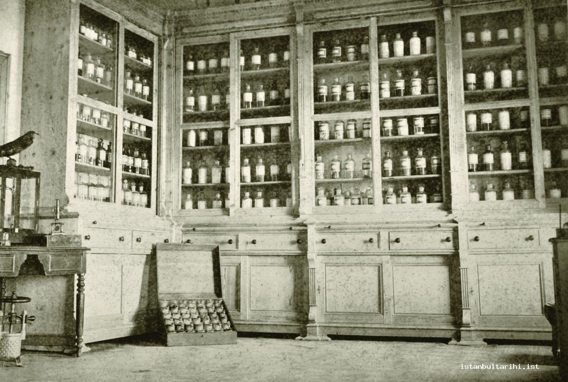 2- Bir mektebin kimya laboratuvarı ı (İBB, Atatürk Kitaplığı)